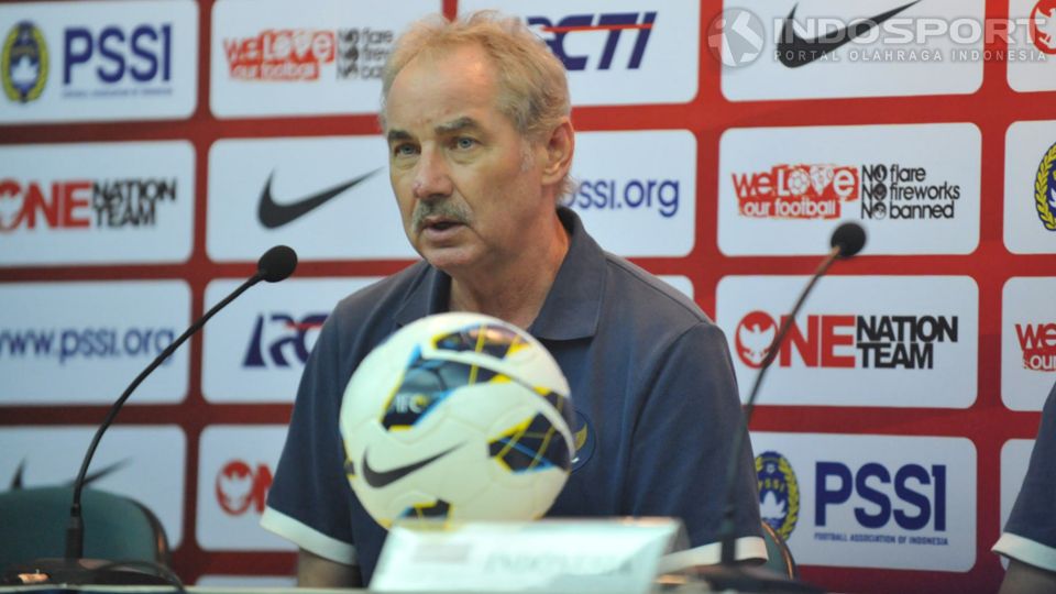 Mantan pelatih tim nasional Indonesia, Alfred Riedl. Copyright: &copy; Ratno Prasetyo/INDOSPORT